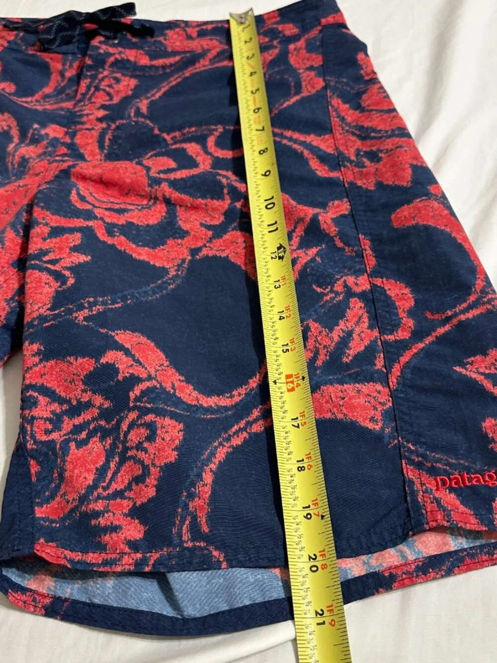 Men's Patagonia Swimsuit Bathing Suit Red Blue Flowers Sz 32 Button Fly Trunks